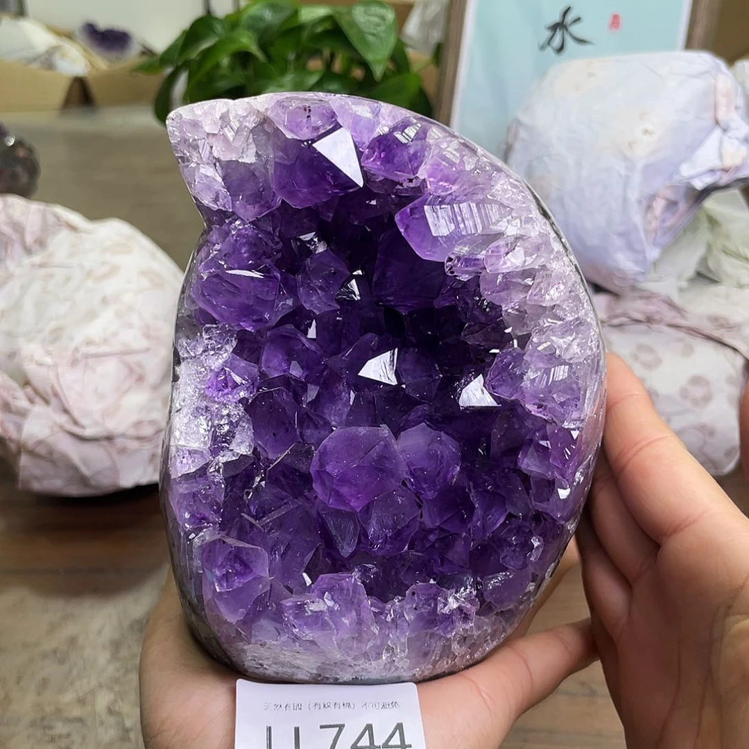 未镶嵌水晶大型摆件（非配饰）