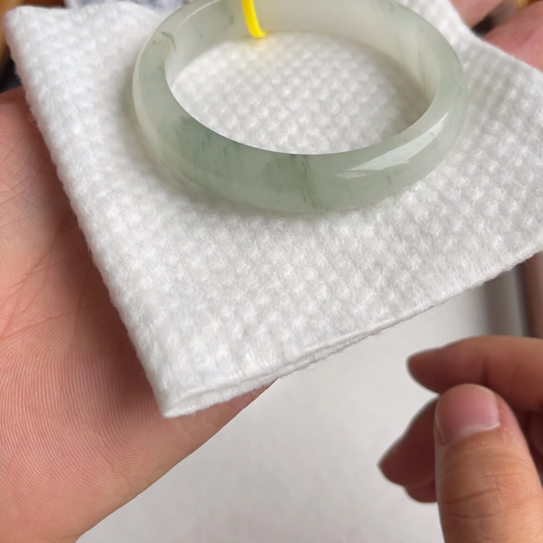 未镶嵌手镯石英质玉