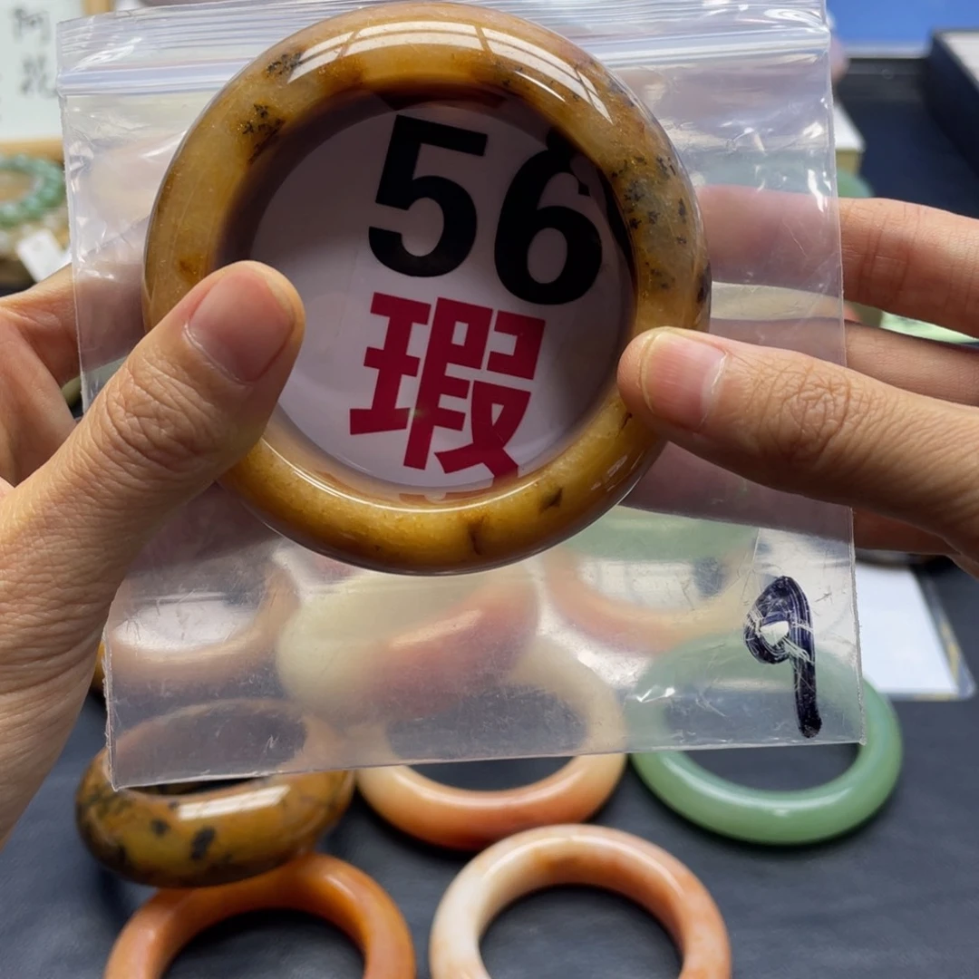 未镶嵌手镯石英质玉