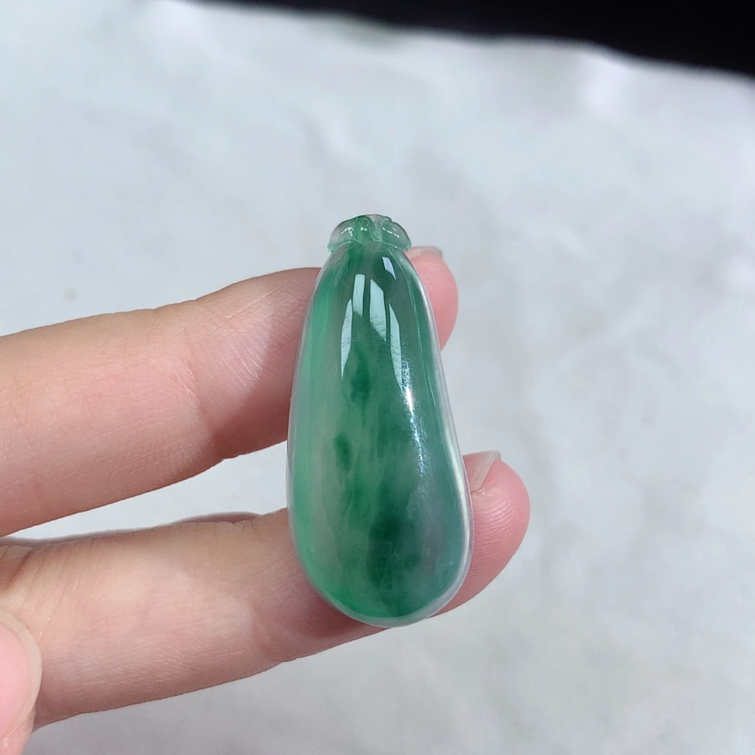 翡翠未镶嵌颈饰福瓜