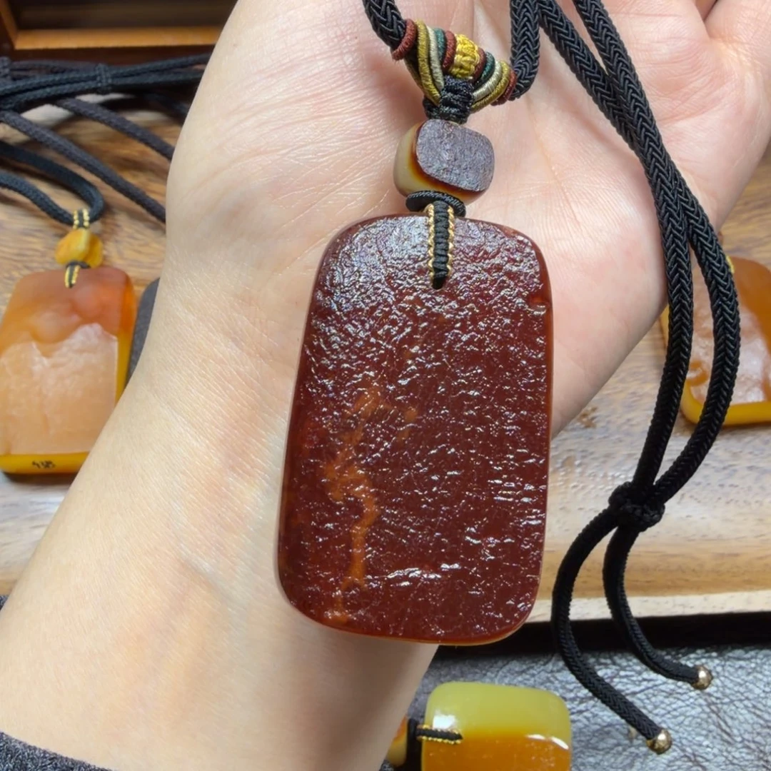 琥珀未镶嵌吊坠(赠链)