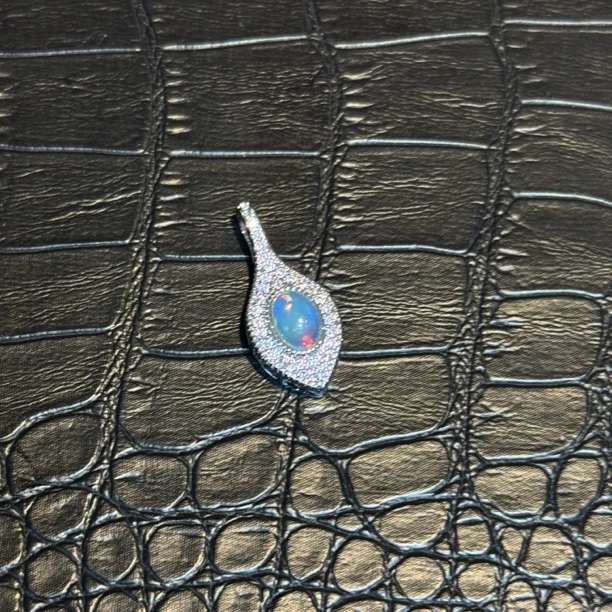 天然欧泊吊坠5x7一个多样性发货