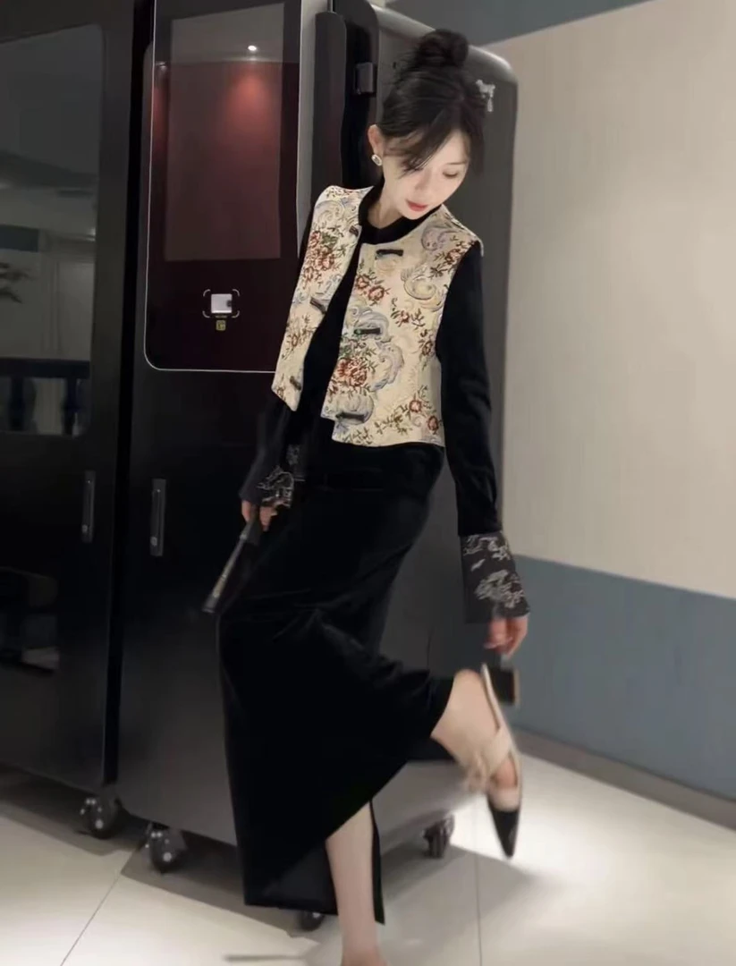 2025新款国风复古三件套新中式刺绣马甲金丝绒连衣裙套装女装