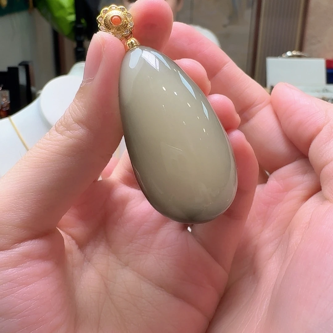 琥珀未镶嵌颈饰吊坠