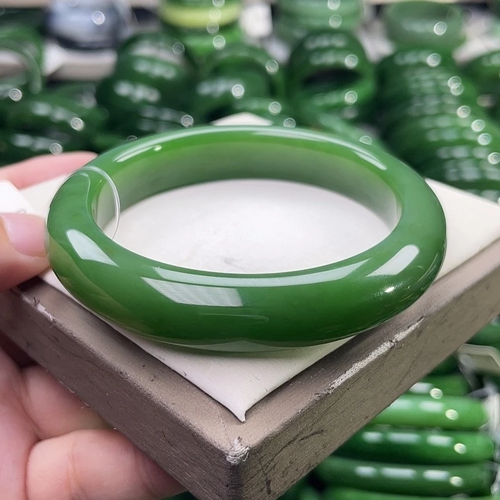 未镶嵌手镯和田玉（碧玉）