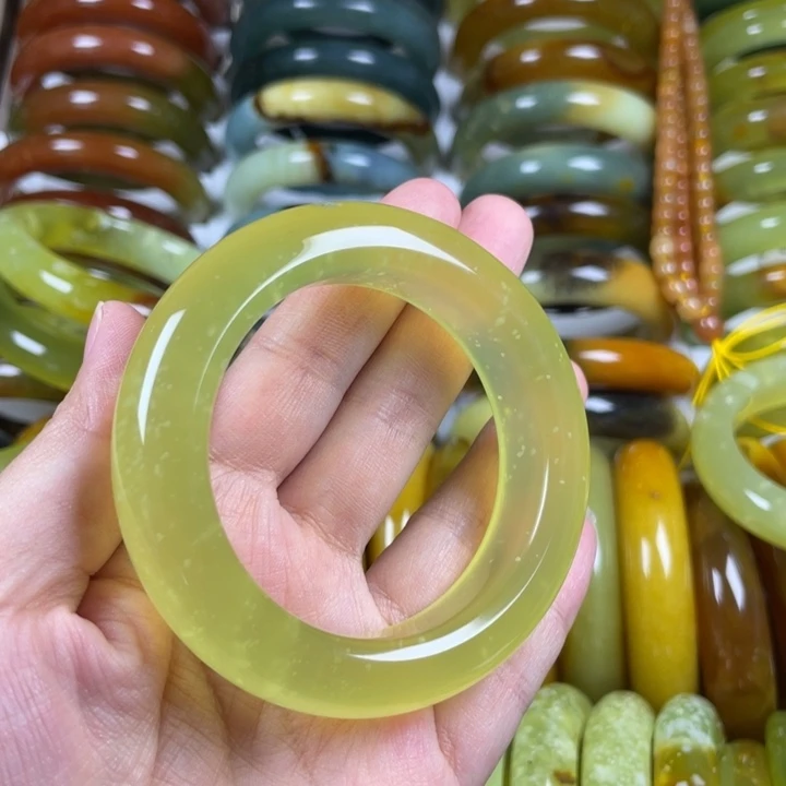 蛇纹石玉手镯未镶嵌d****8