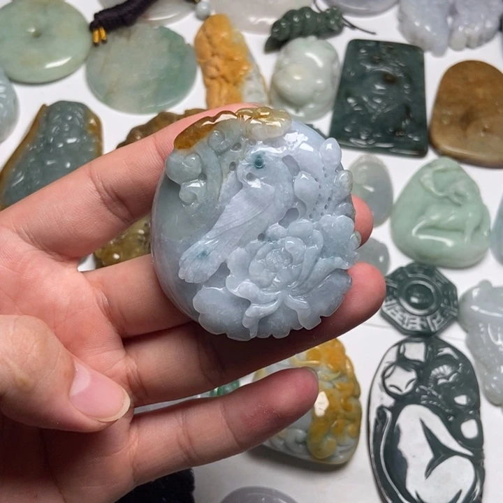 翡翠未镶嵌颈饰喜上眉梢32