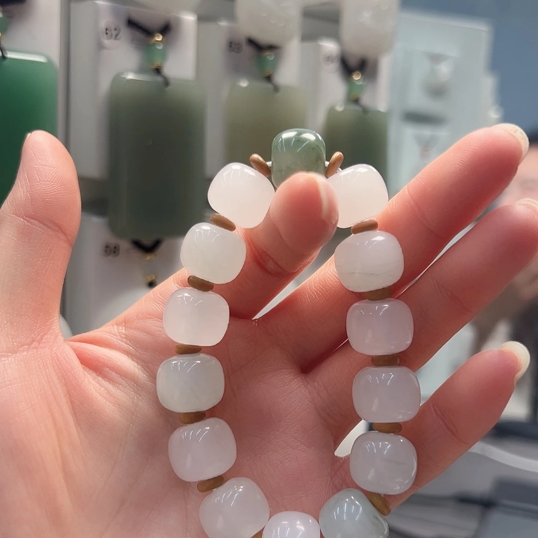 过***e石英质玉（金丝玉）合金颈饰