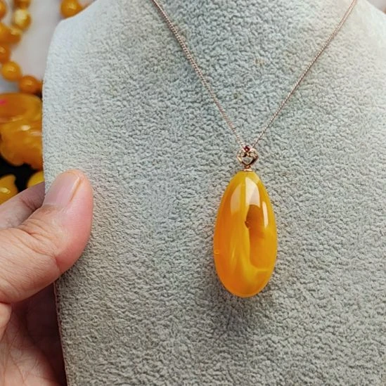 蜜蜡吊坠(赠链)18K金镶嵌