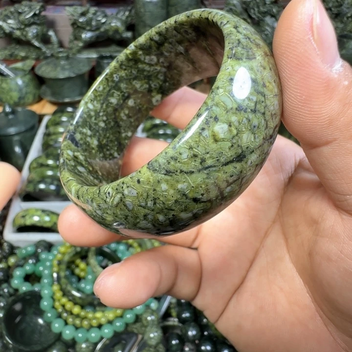 蛇纹石玉未镶嵌手镯58cm唐*梅