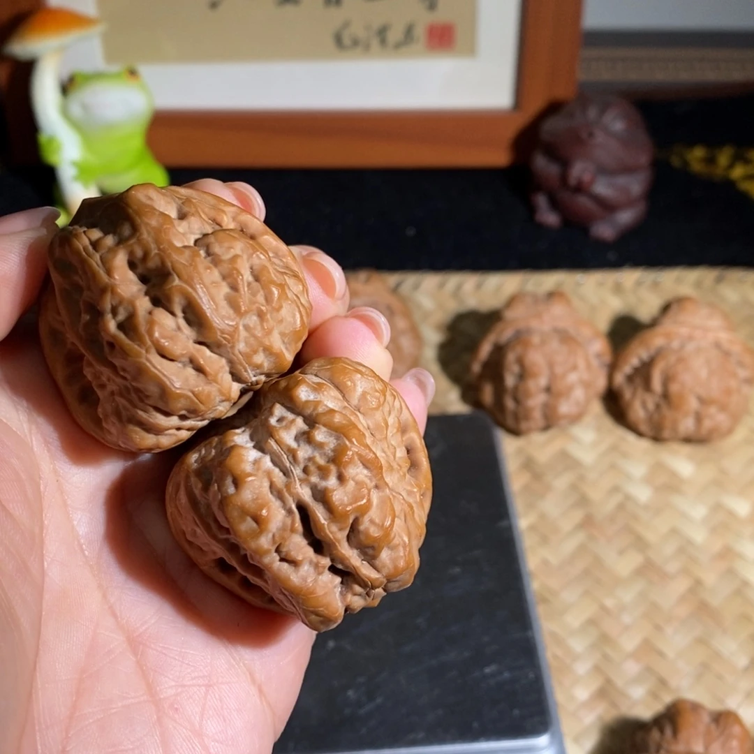 w***k吊坠文玩核桃老树果三角蛙