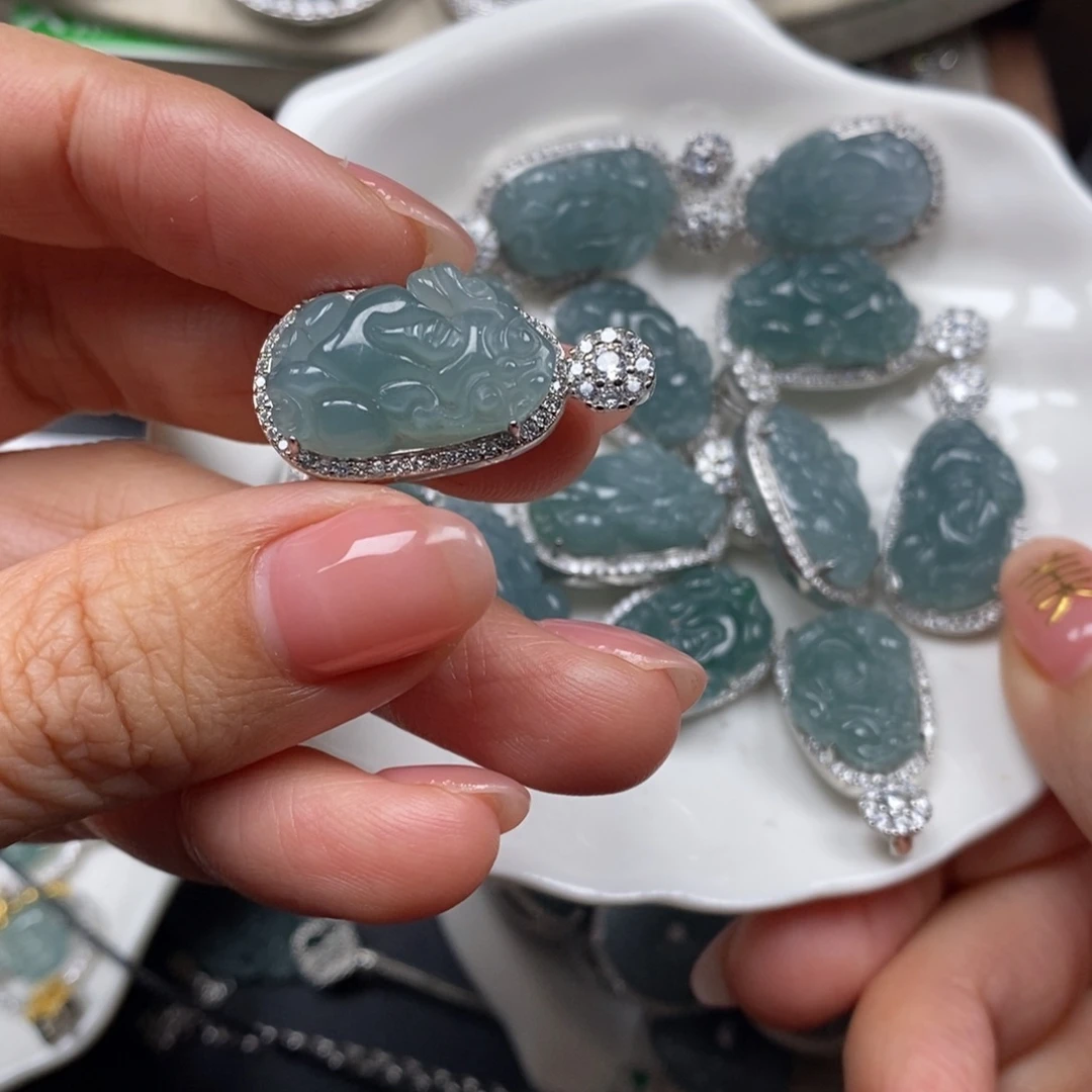 翡翠颈饰未镶嵌翡翠