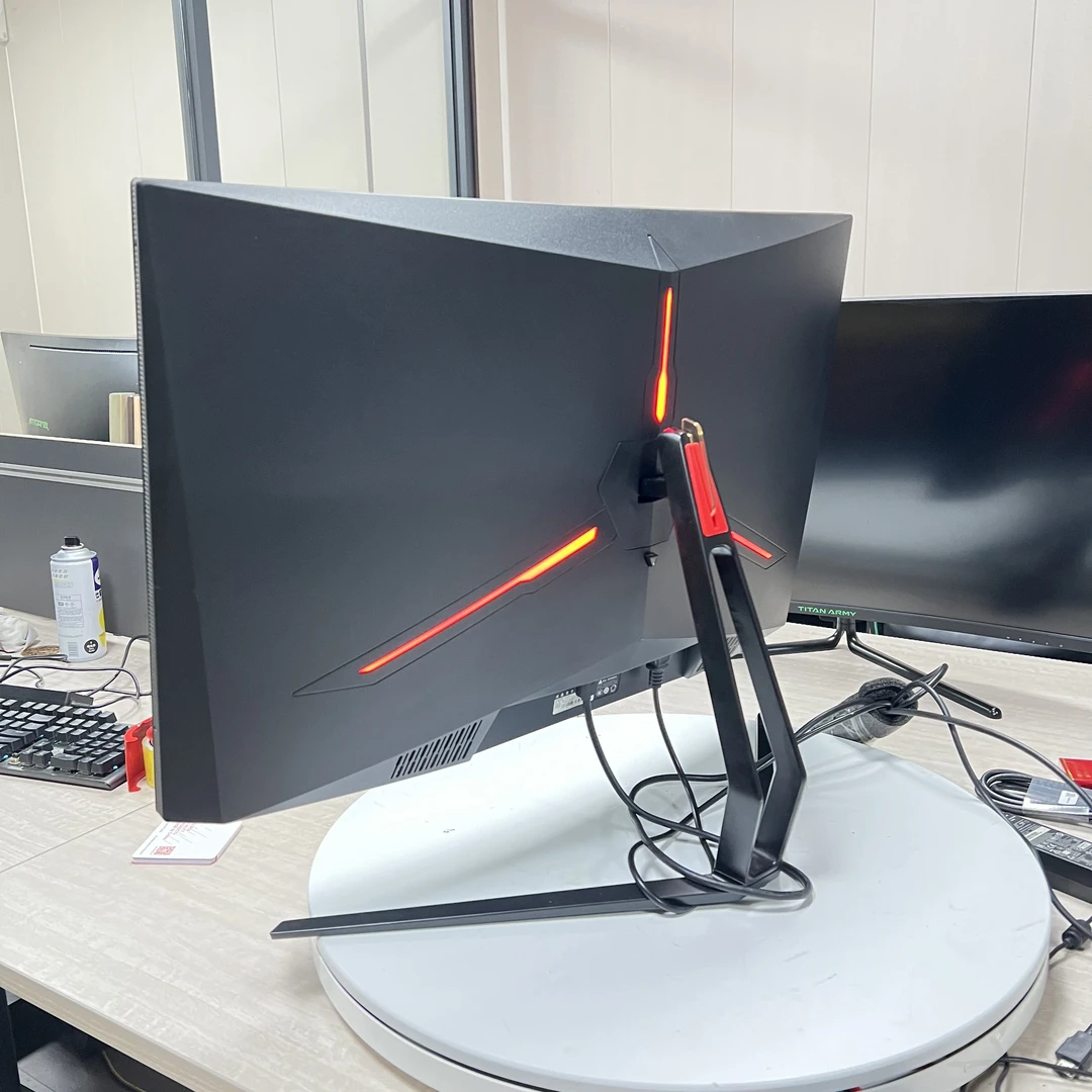9新 TITAN ARMY/泰坦军团 32寸曲面2K144hz电竞高刷游戏显示器屏