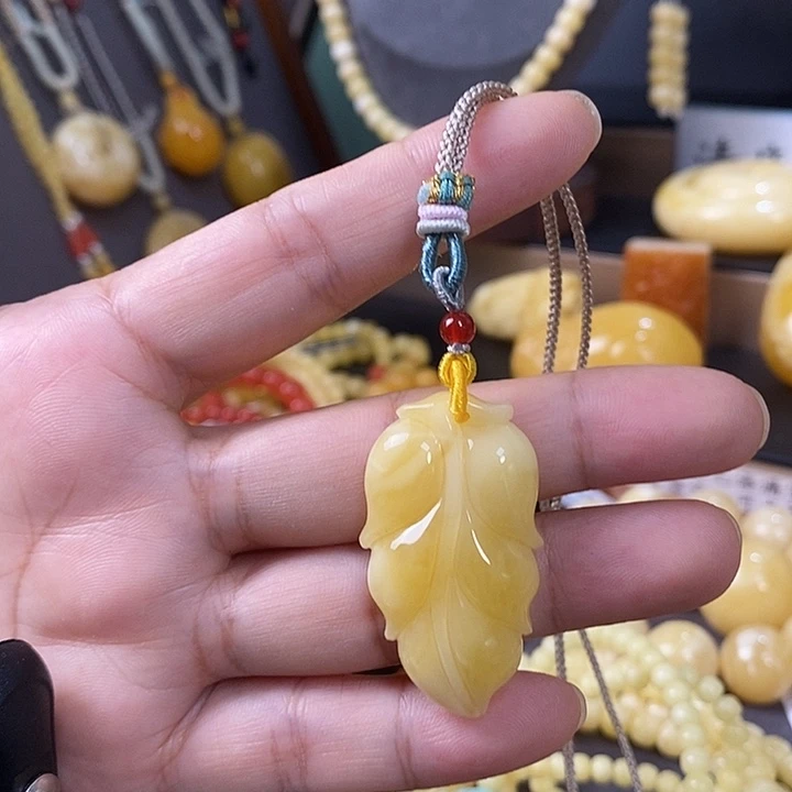 裸石琥珀未镶嵌吊坠