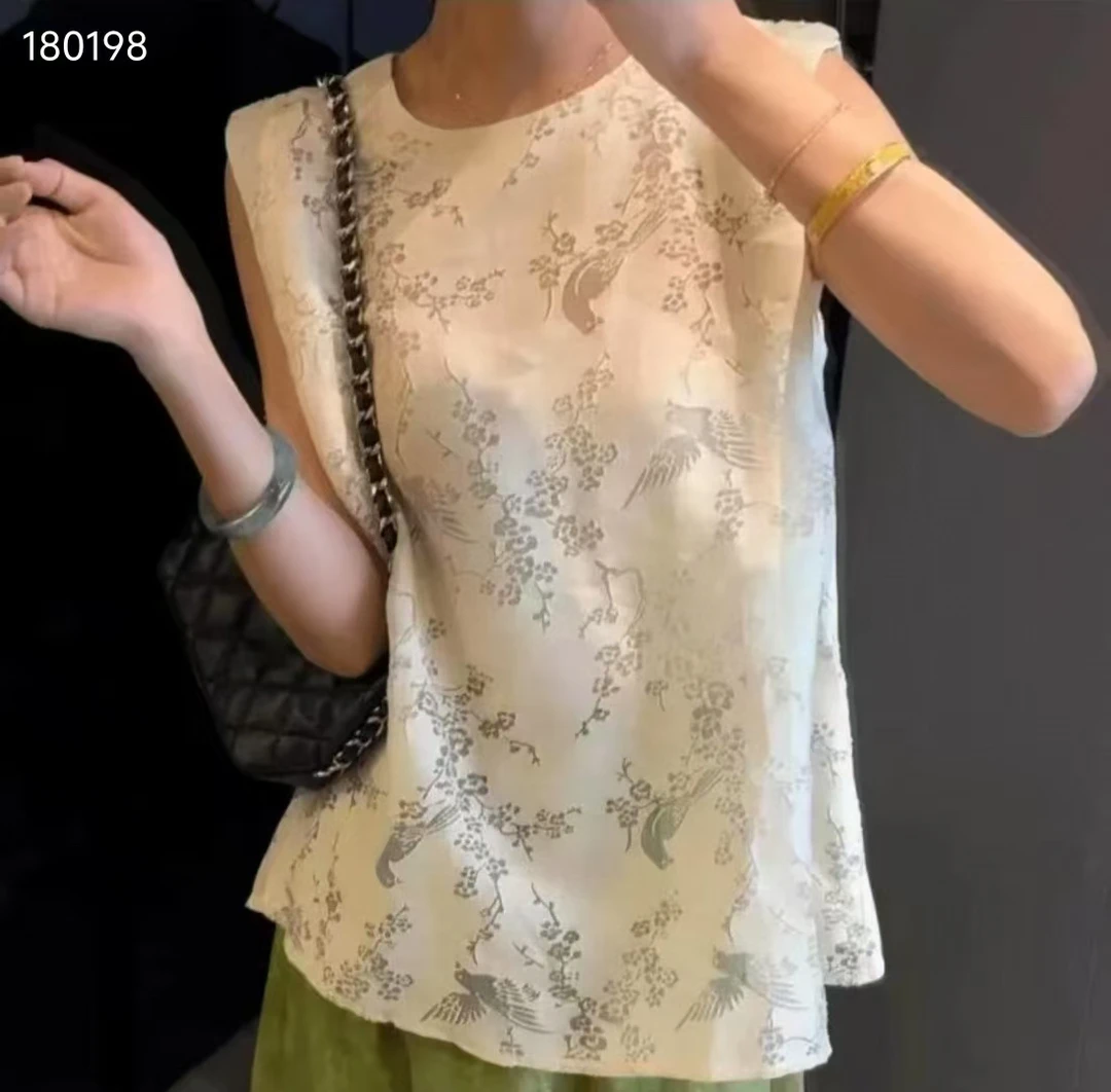 【依燃】（天丝麻上衣）砍袖镂空透肤背心女老钱风后背纽扣绝美上衣