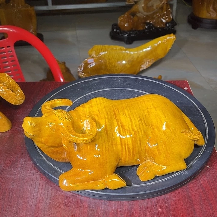 金丝楠木牛摆件……