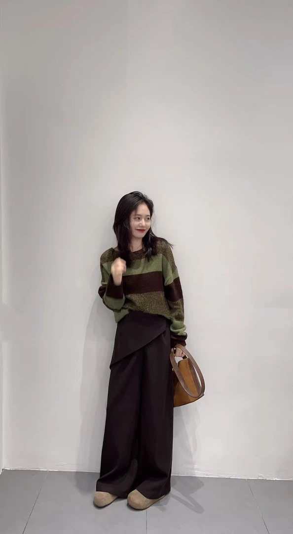 2025秋季新款韩系条纹针织衫女慵懒风减龄软糯毛衣假两件屁帘裤子