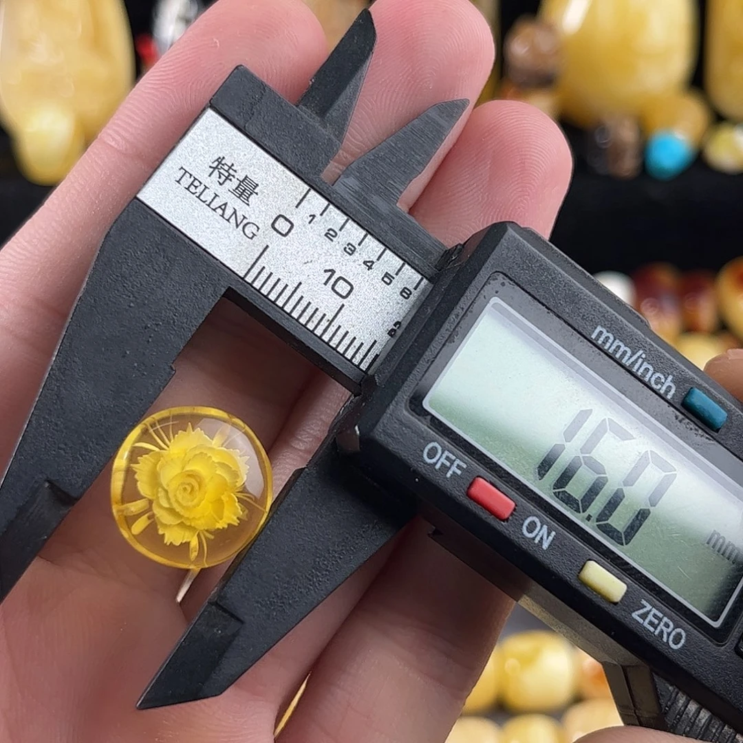 蜜蜡未镶嵌珠宝奇石