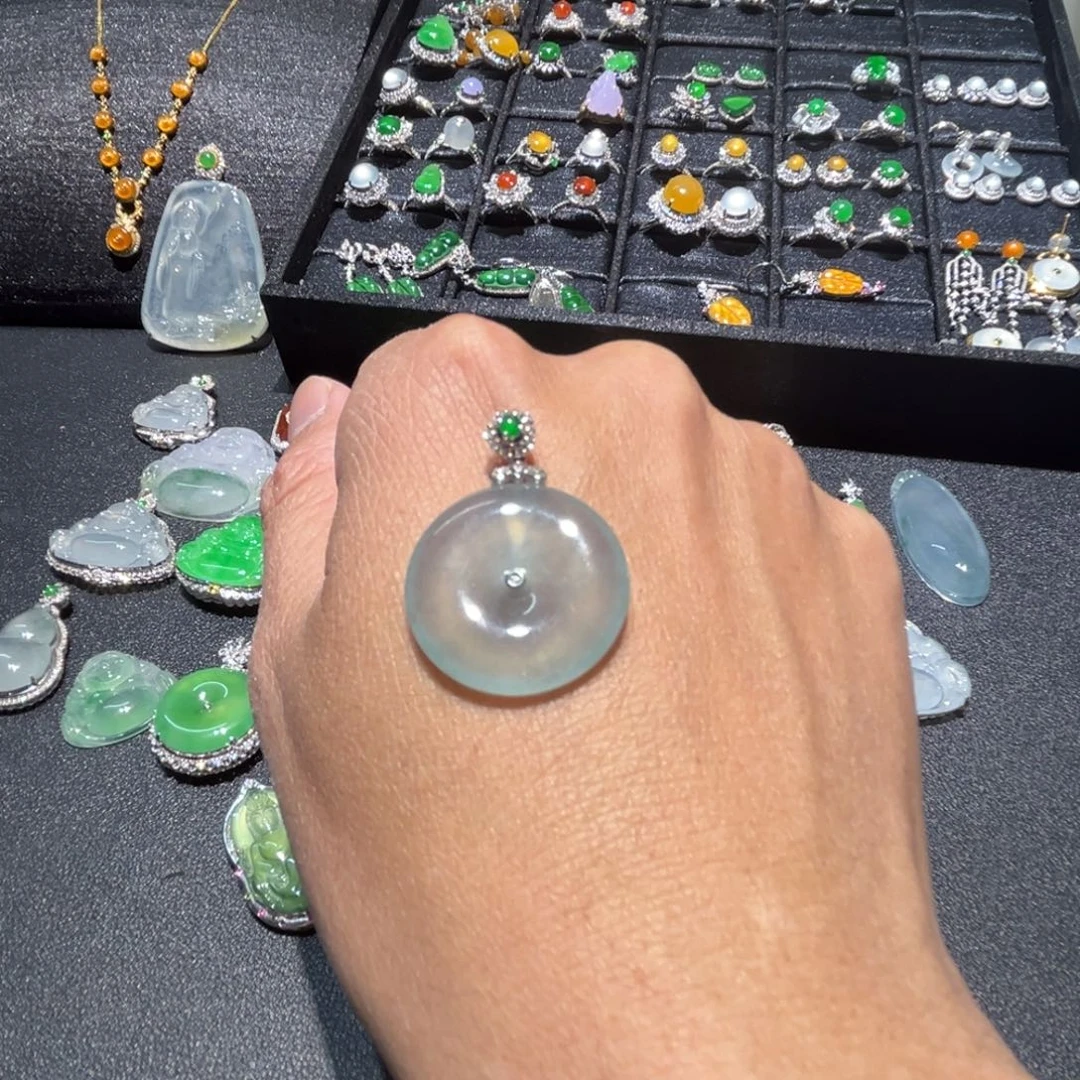 翡翠18K金镶嵌颈饰缅甸翡翠