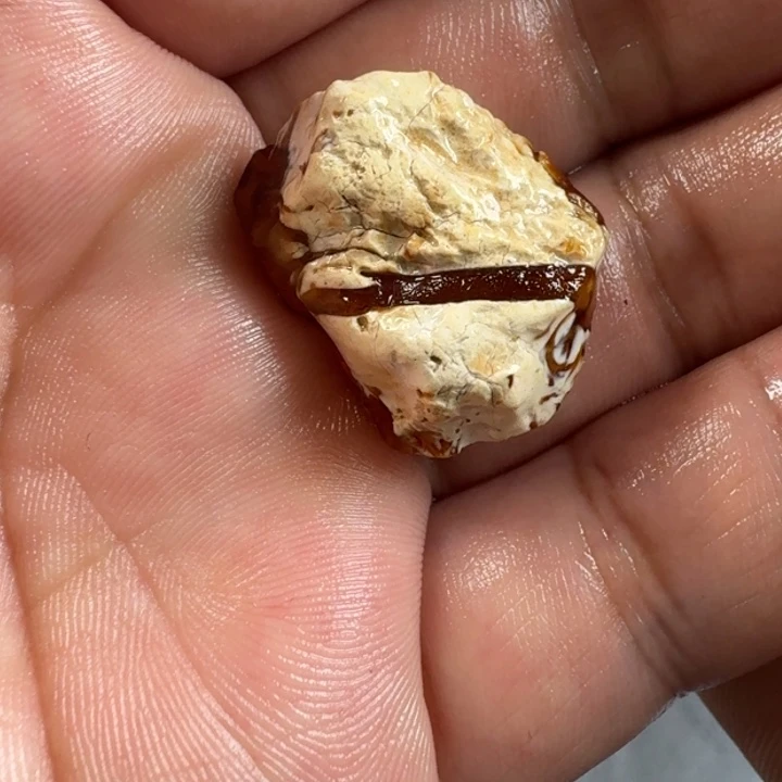 q***a琥珀未镶嵌颈饰原石蜜蜡定制老型