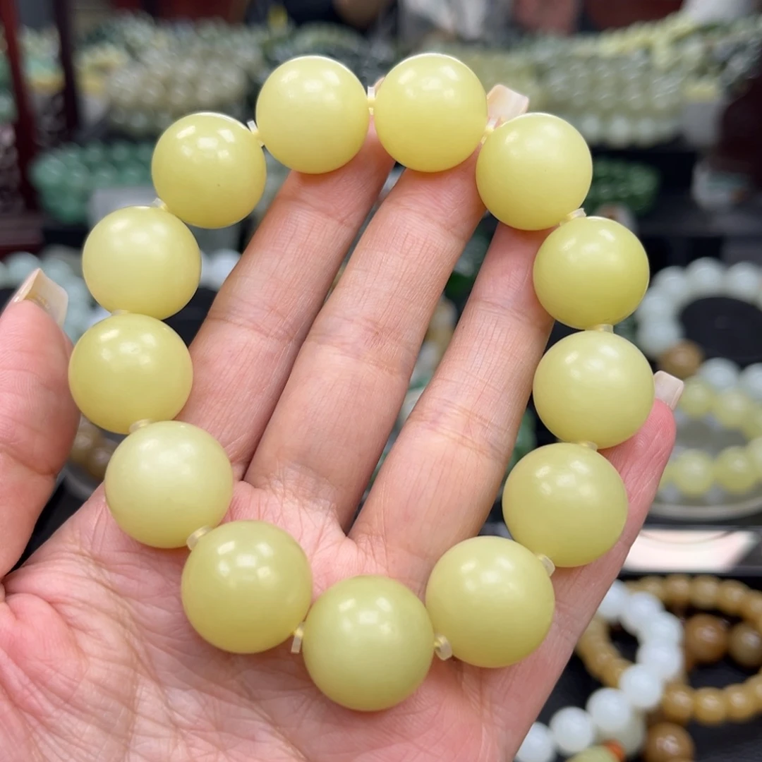 和田玉手串未镶嵌今**吗