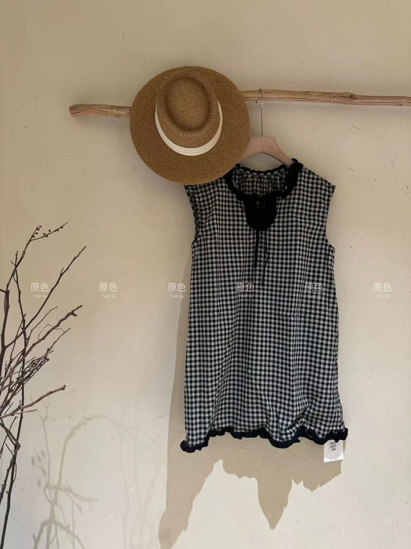 韩系麻料格子黑色花边小衫