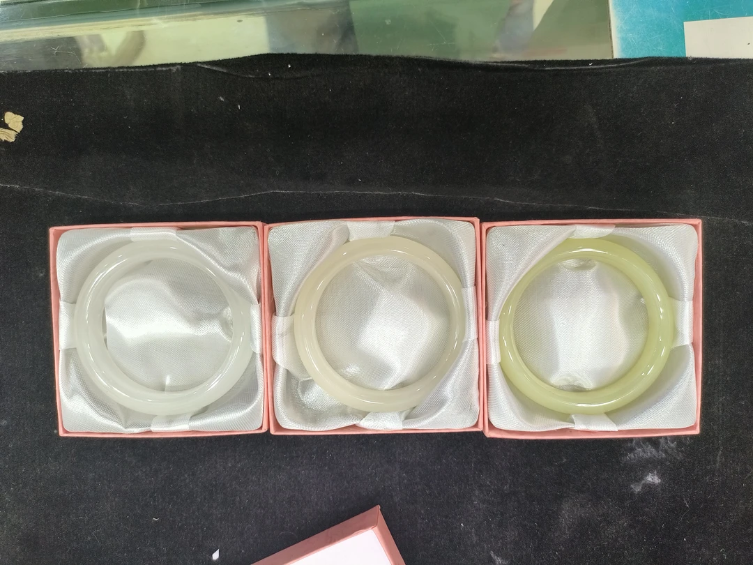 白玉女士气质简约玉镯送礼佳选