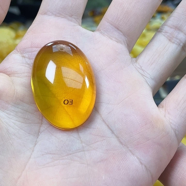 琥珀未镶嵌珠宝奇石J