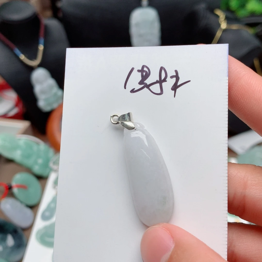 翡翠颈饰合金吊坠