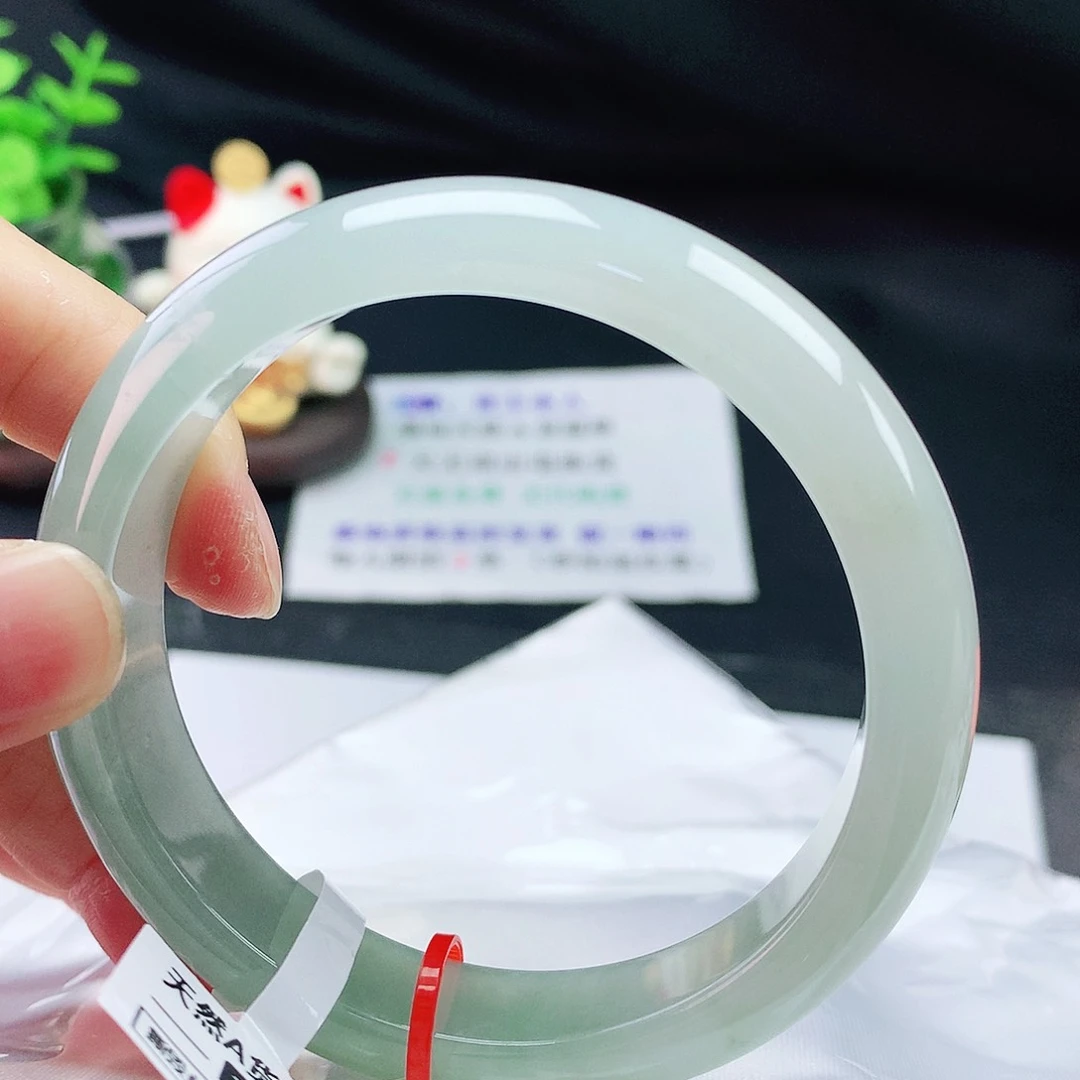 翡翠手镯未镶嵌58圈