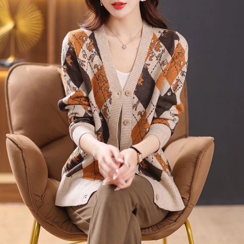 气质高档女春秋装新款针织外搭大码女时尚格子开衫外套