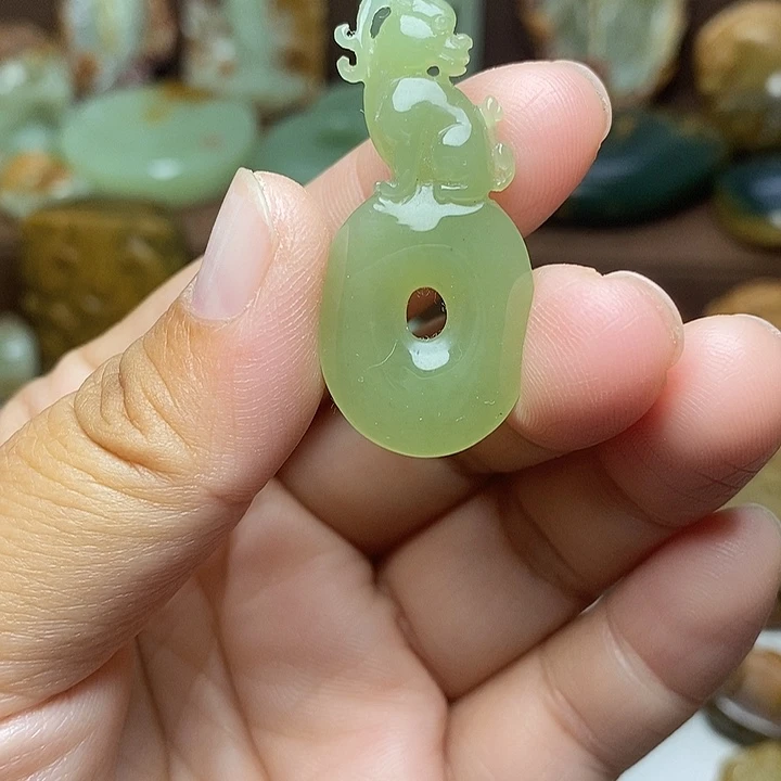岫岩老玉（透闪石质玉）未镶嵌颈饰