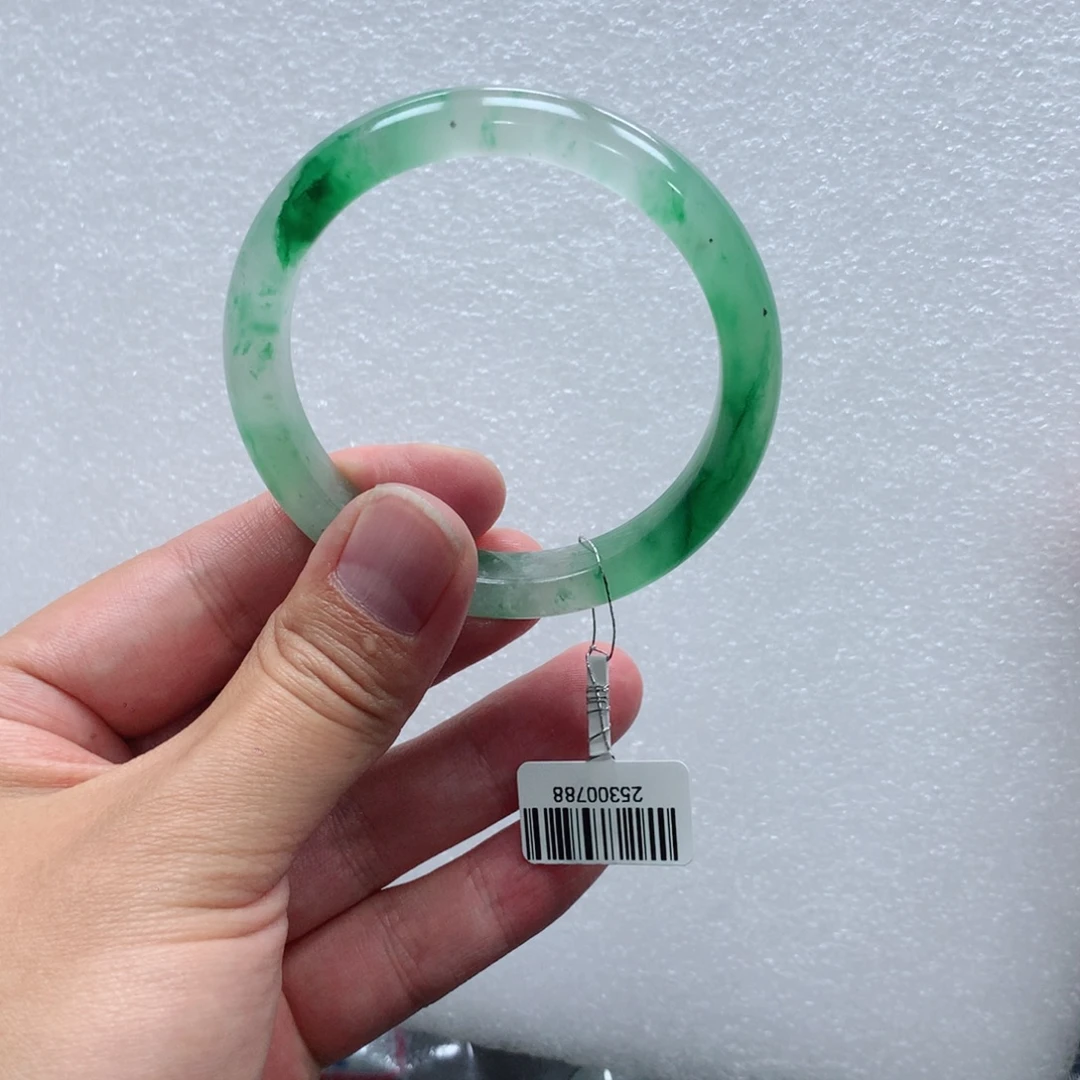 小***~石英质玉未镶嵌手镯青青57-多人