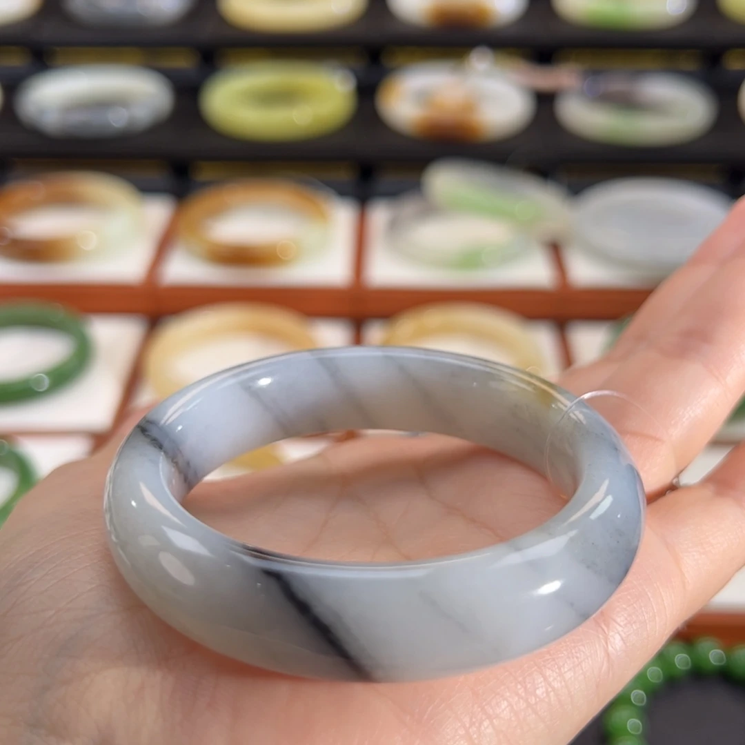 和田玉（墨玉）未镶嵌手镯山水青花