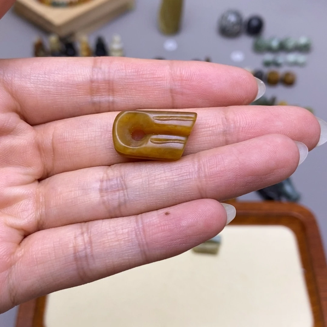 芬***织未镶嵌蛇纹石玉配饰