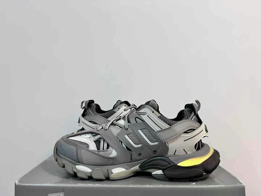 95新 Balenciaga/巴黎世家 休闲鞋/42码/ 巴黎世家/track LED灰