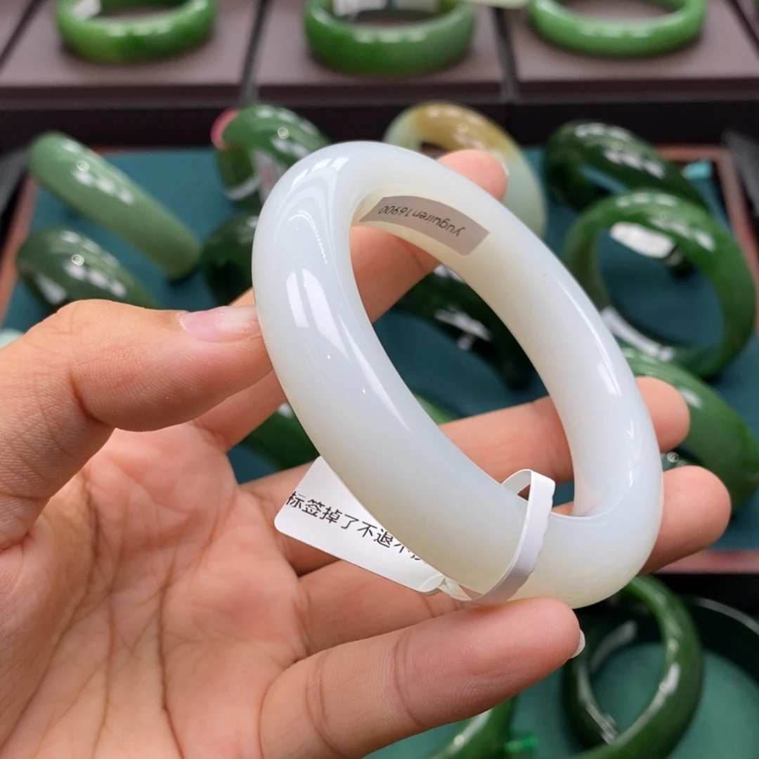 和田玉（碧玉）未镶嵌手镯