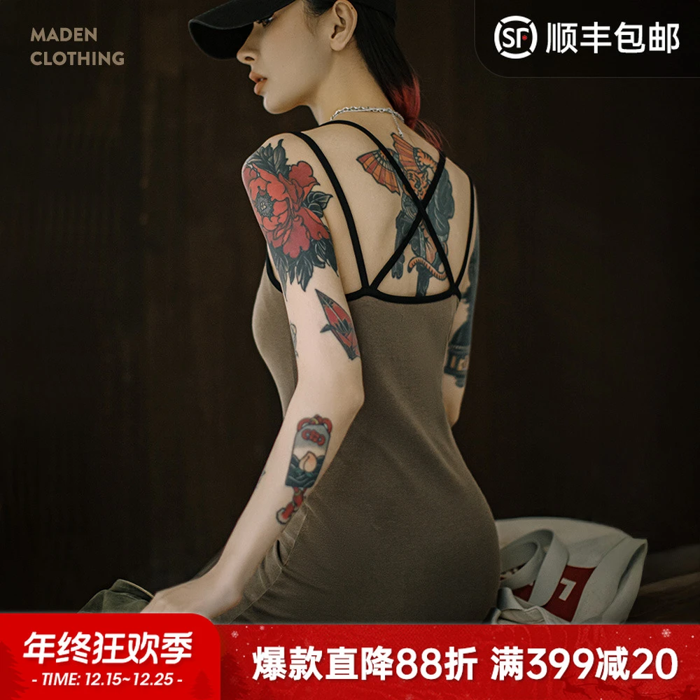 马登2025新款性感修身交叉吊带连衣裙无袖纯欲风背心U领后妈裙女