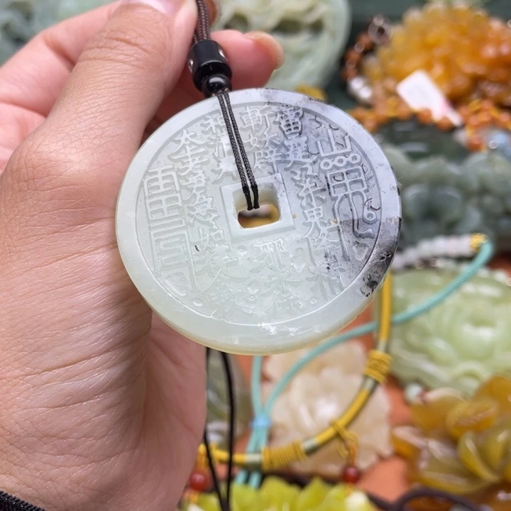 蛇纹石玉吊坠合金