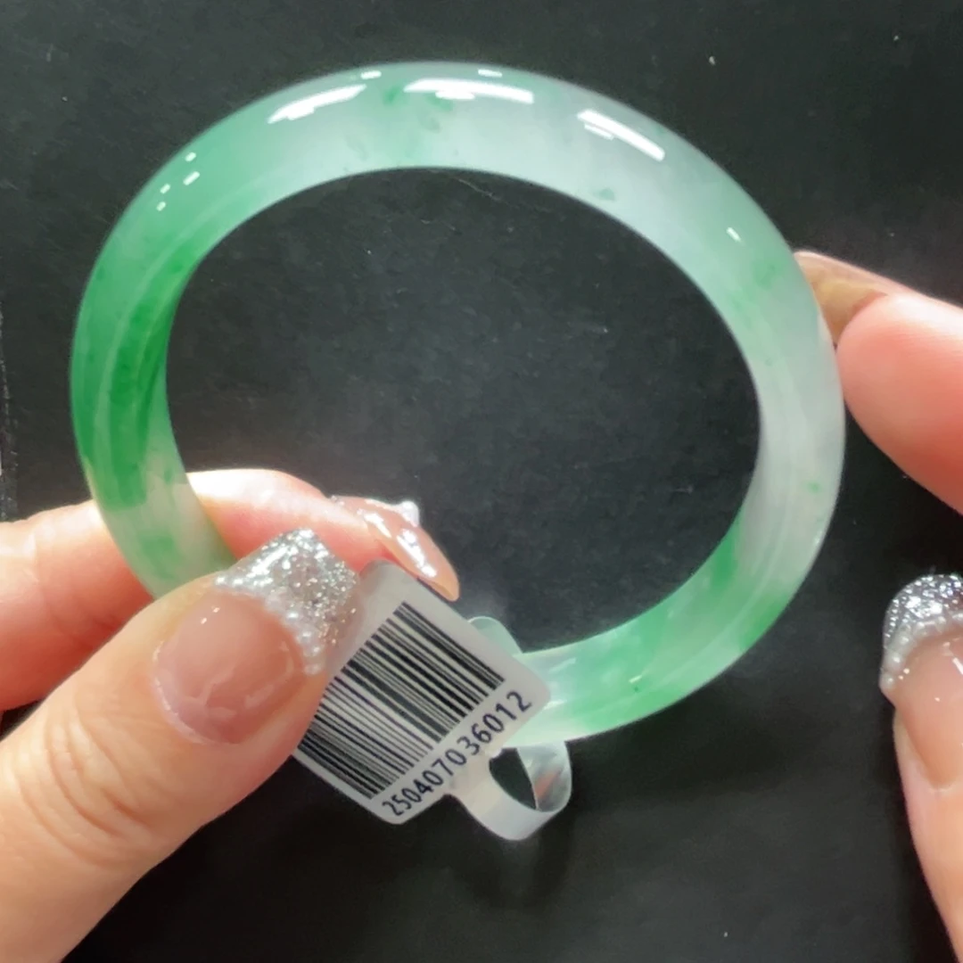 、***子石英质玉手镯未镶嵌