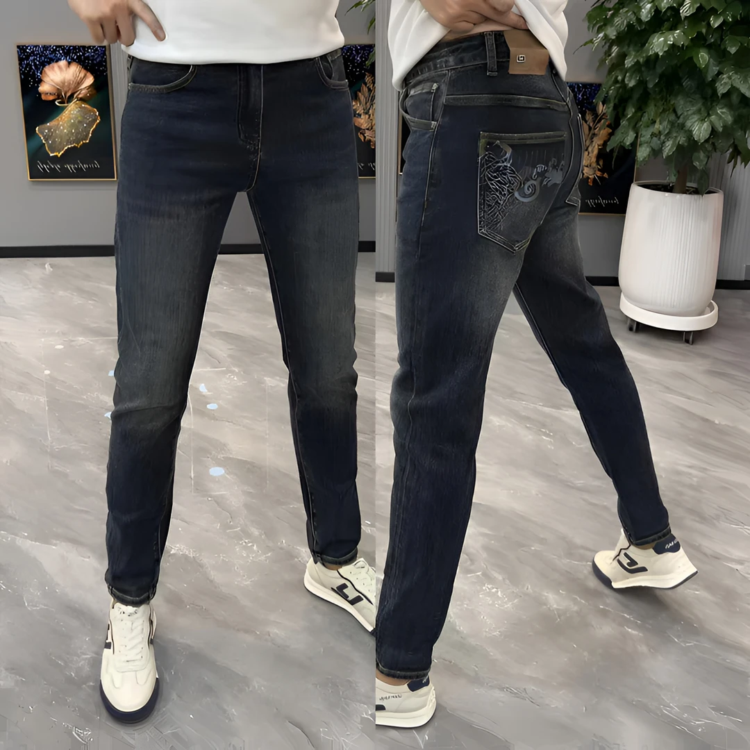 男士牛仔裤时尚印花小脚裤男秋季新款深色百搭长裤弹力显瘦男裤帅