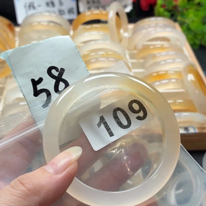 玛瑙/玉髓未镶嵌手镯