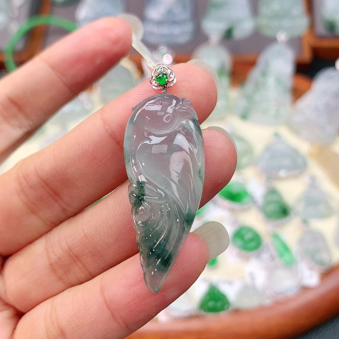 颈饰18K金镶嵌翡翠鹦鹉