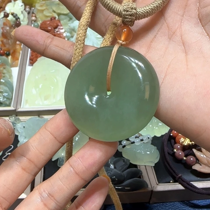蛇纹石玉未镶嵌吊坠