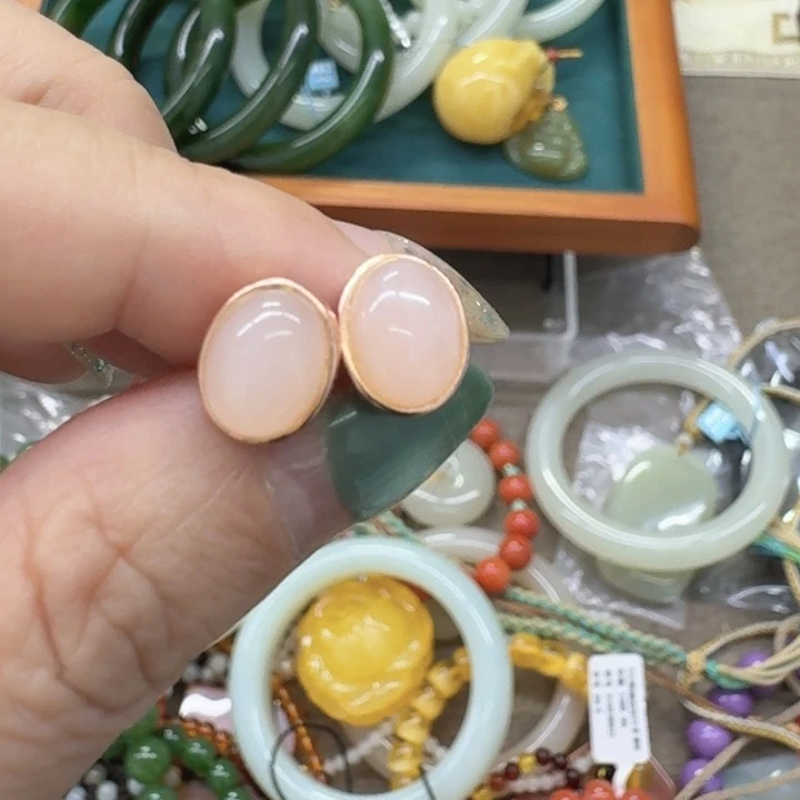 和田玉未镶嵌耳饰
