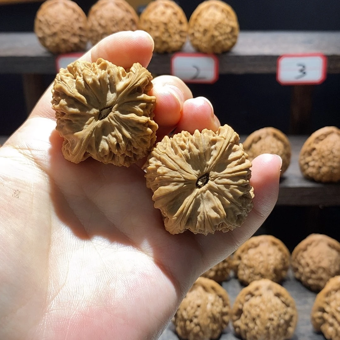 悉***昙文玩核桃吊坠全品无修南疆石41尺寸核桃