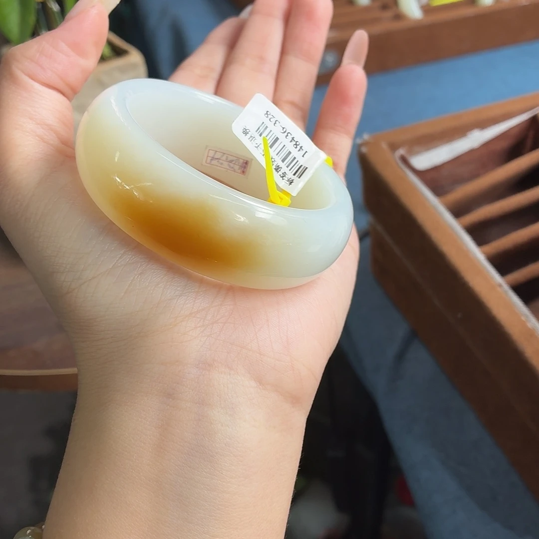 和田玉未镶嵌手镯  48/49