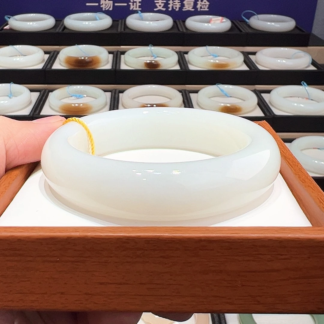 和田玉未镶嵌手镯