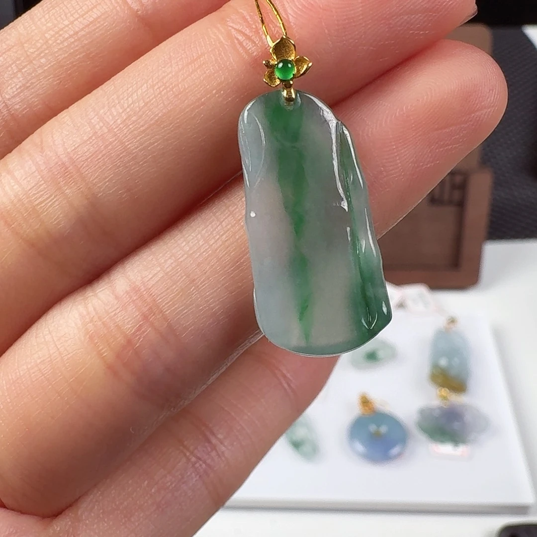 翡翠18K金镶嵌颈饰