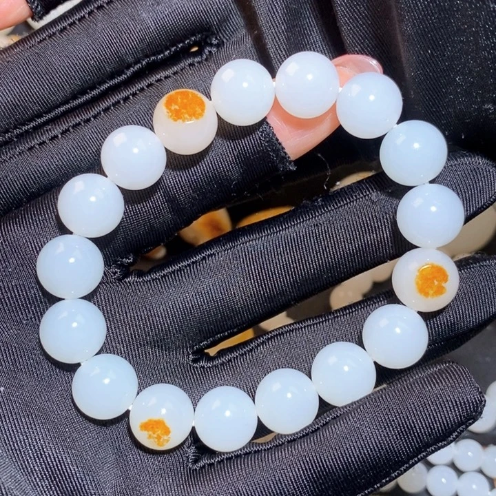 亿***虎和田玉未镶嵌手链